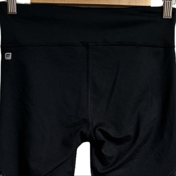 Fabletics Salar Statement PowerHold Mesh Abstract Print Brogan Capri Leggings - Picture 6 of 15